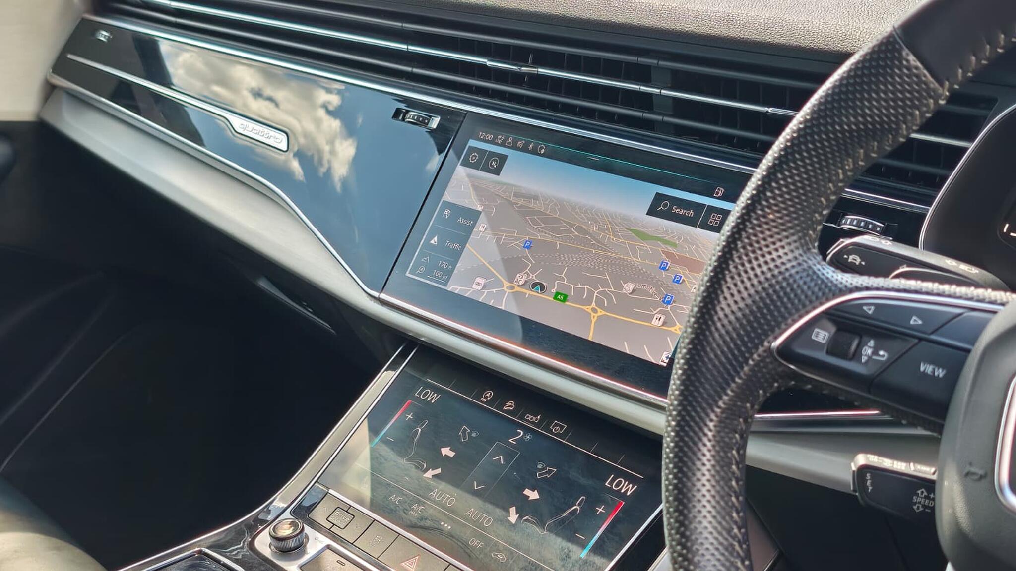 Audi Audi Q7 view 23