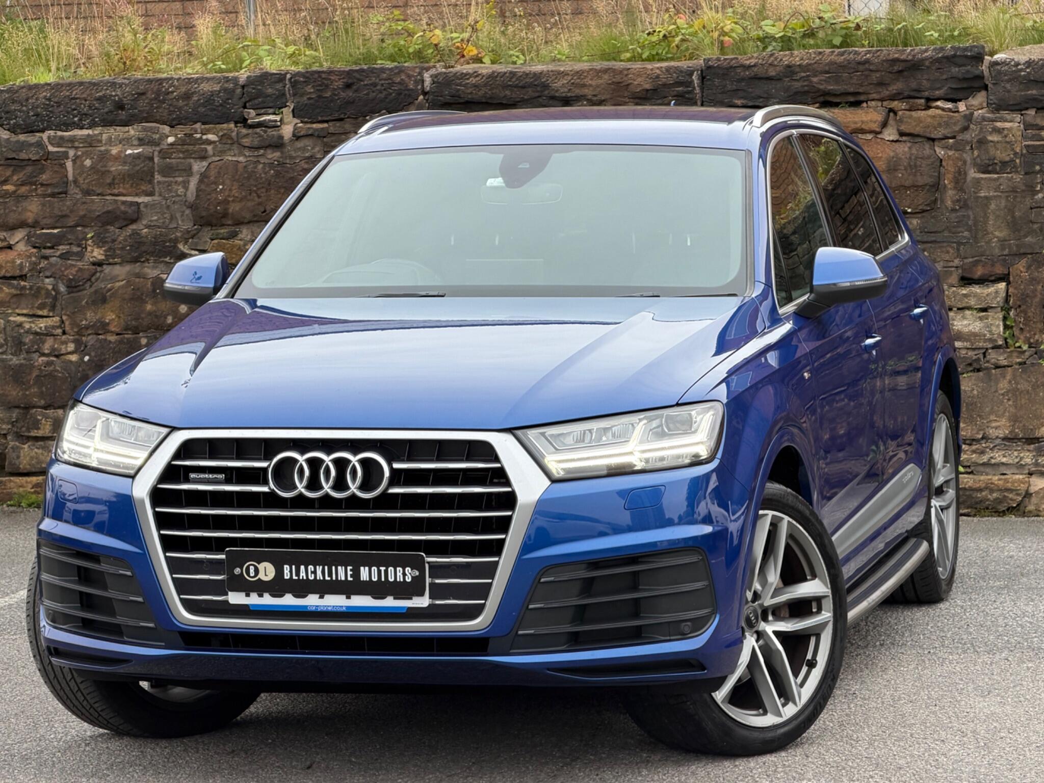 Audi Q7 view 3