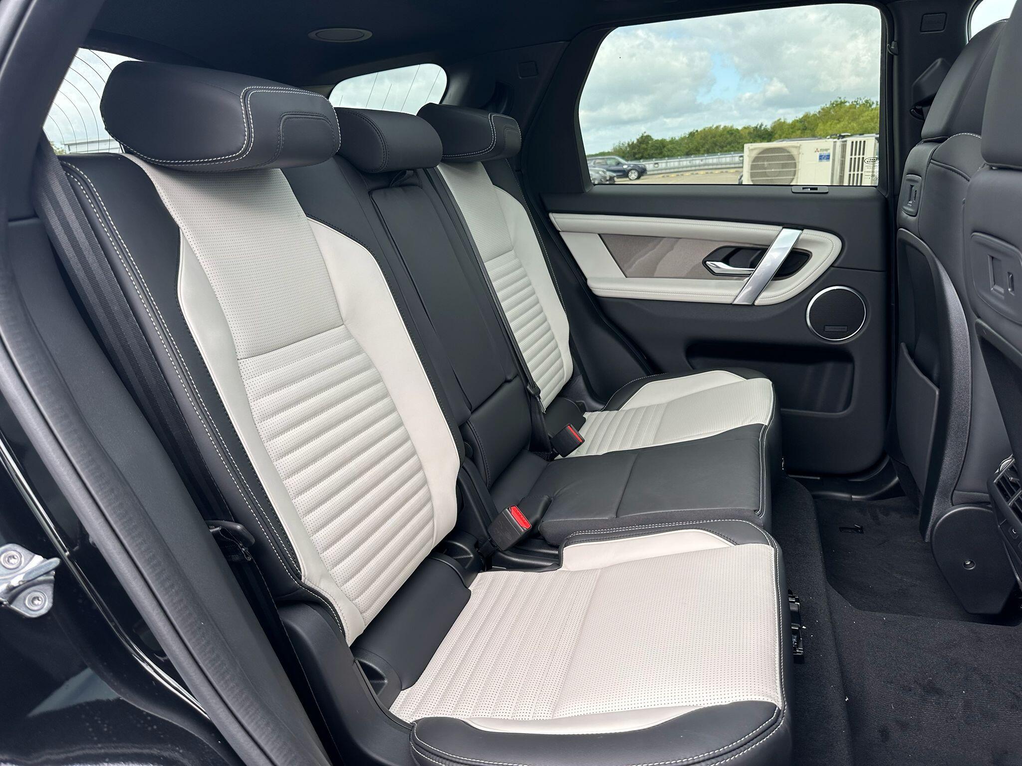 Land Rover Discovery Sport view 14