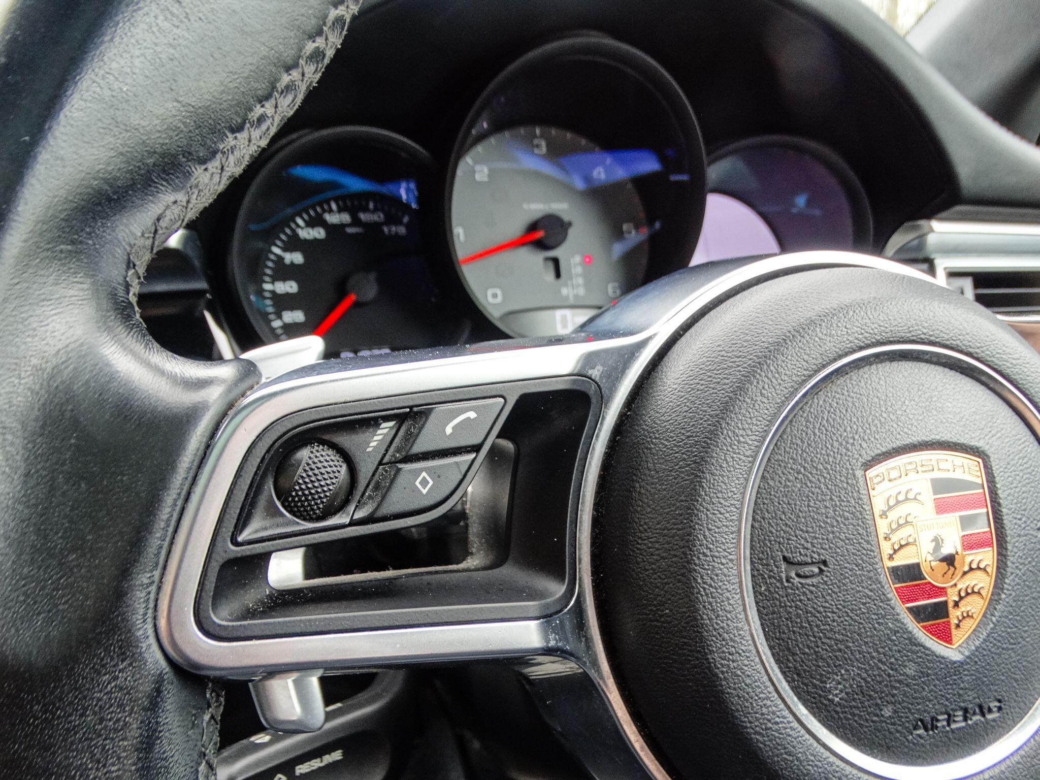 Porsche Macan view 27