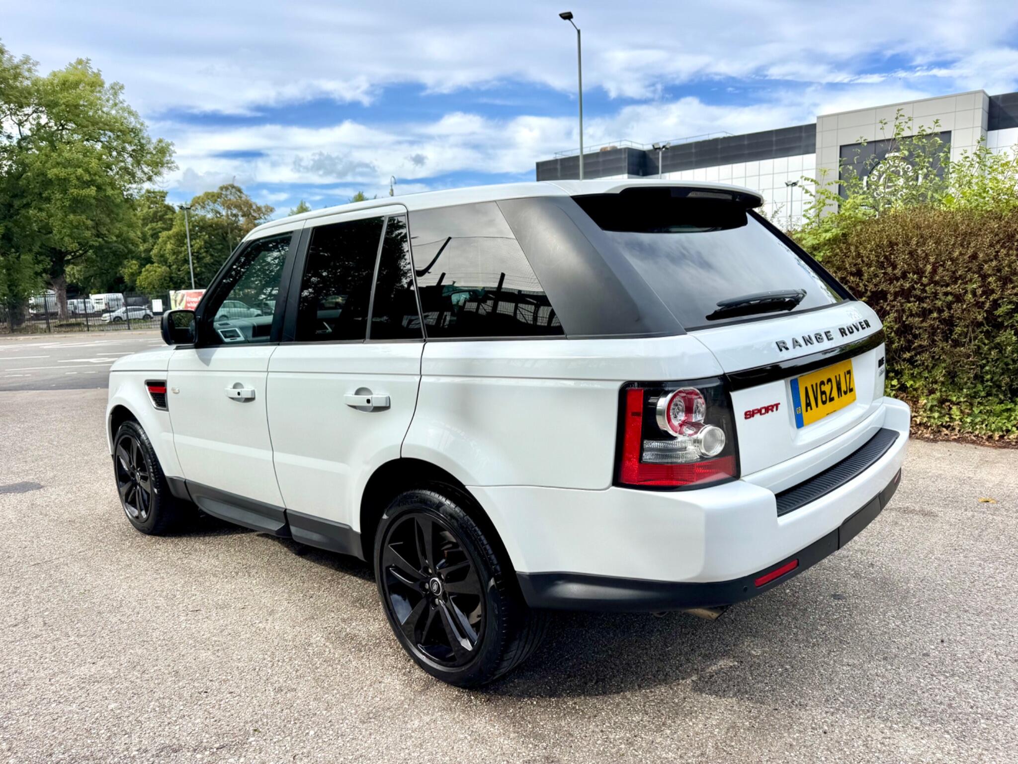Land Rover Range Rover Sport view 3