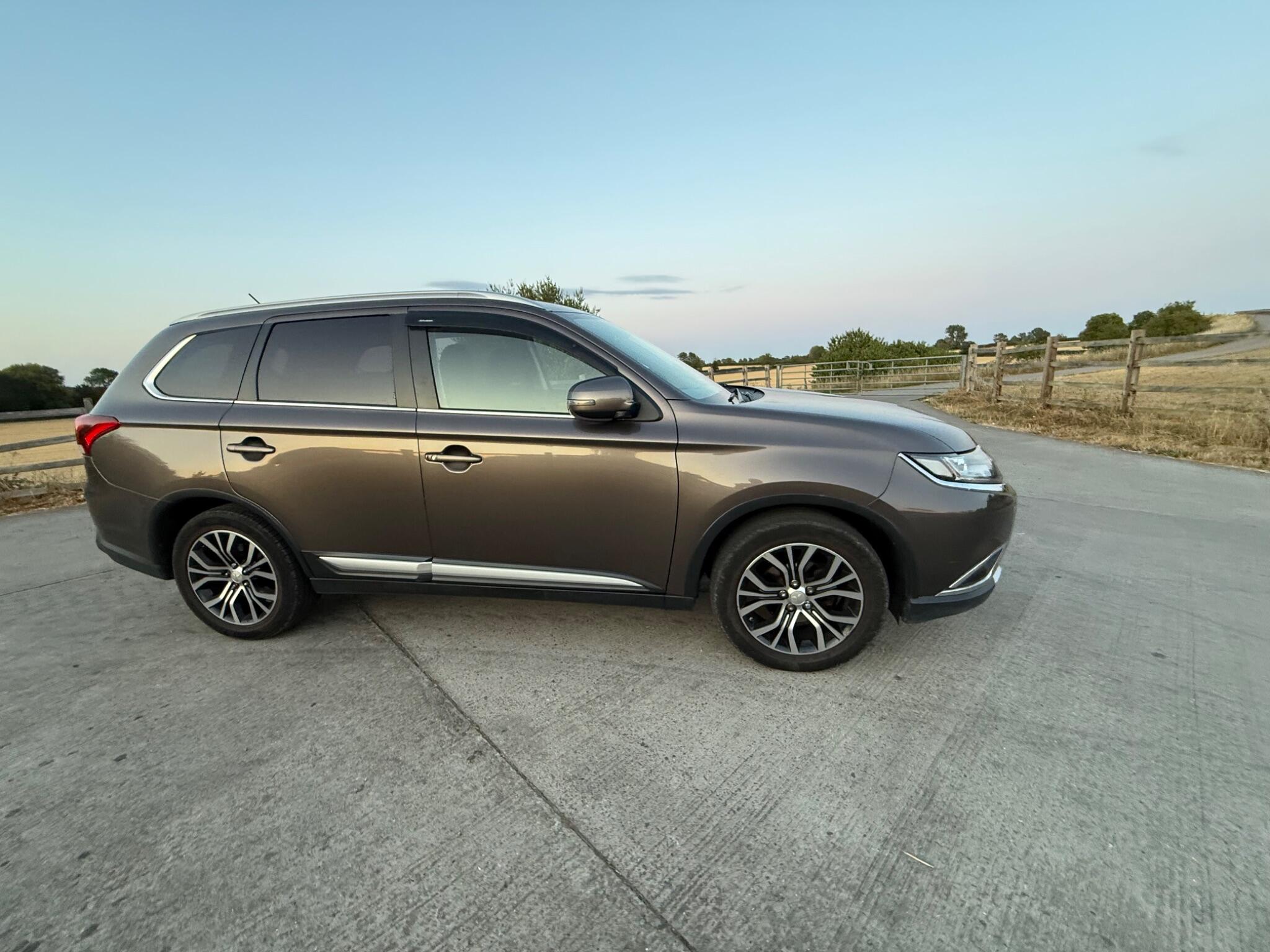 Mitsubishi Outlander 2.2 DI-D GX3 SUV 5dr Diesel Manual 4WD Euro 6 (s/s) (147 ps) — photo 24 of 90