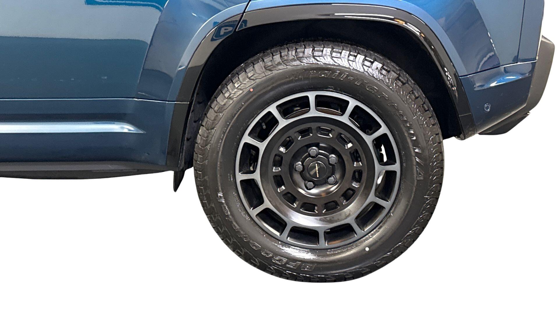 Land Rover Defender view 8