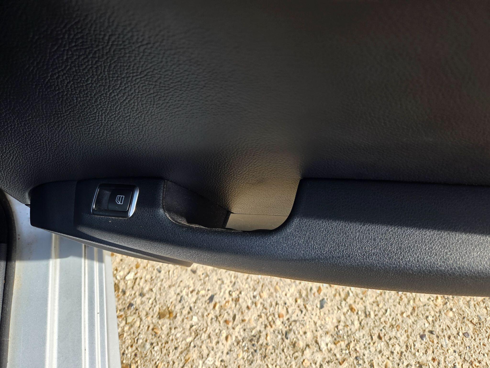 Mercedes-Benz C-Class view 13