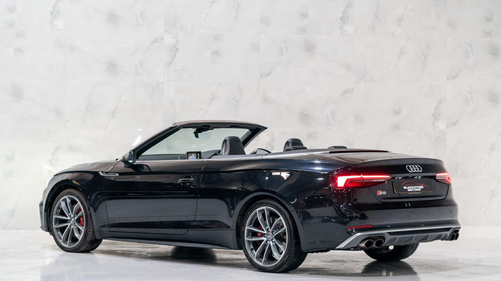 Audi S5 view 5