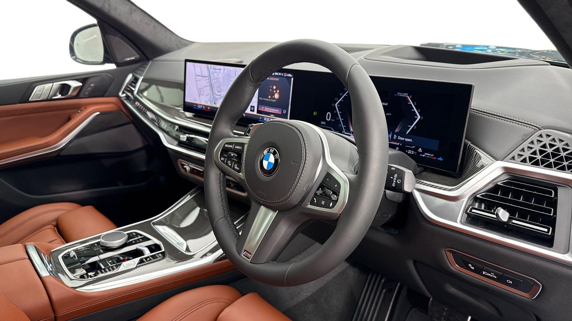 BMW X7 view 6