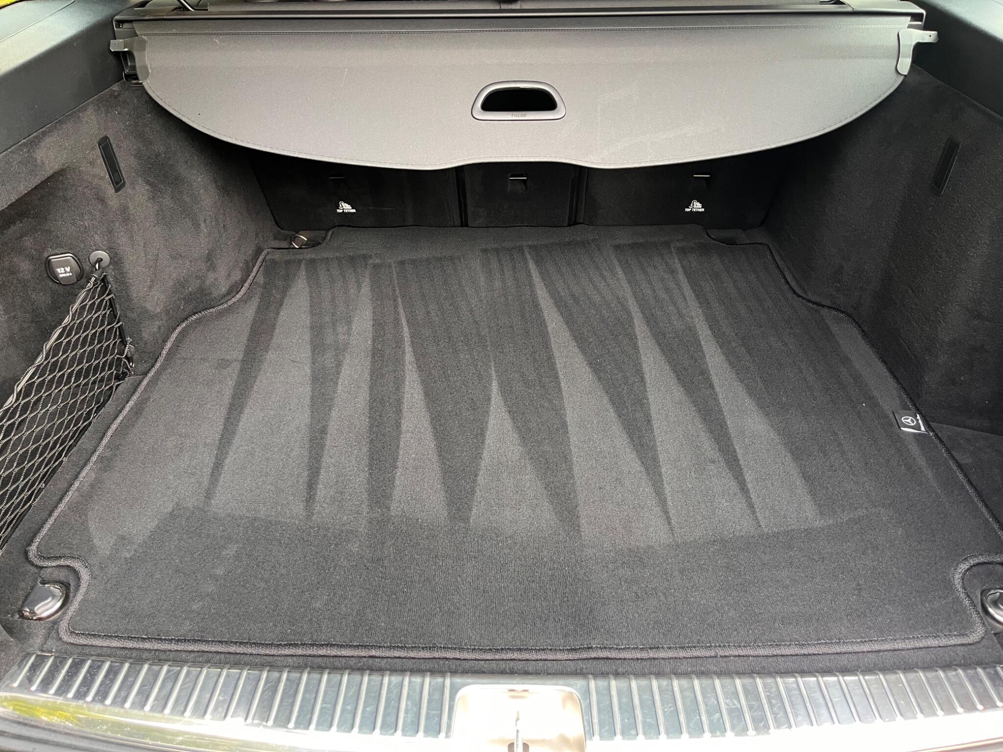 Mercedes-Benz C-Class view 38