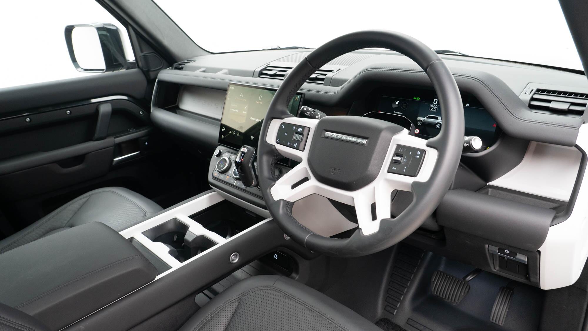 Land Rover Defender 110 view 17