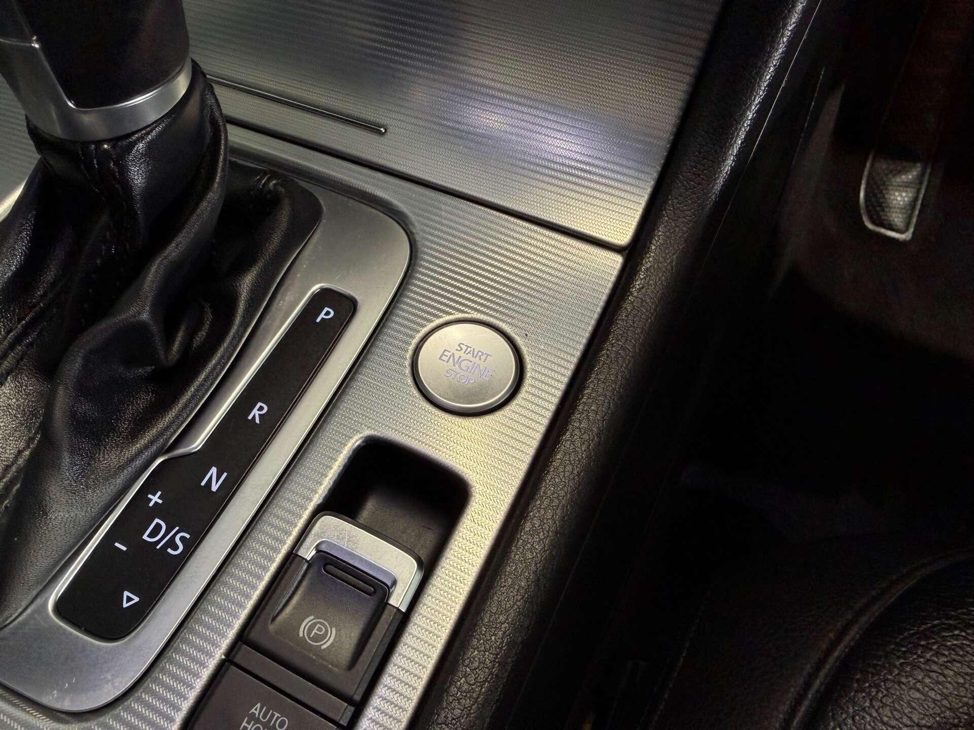 Volkswagen Touareg view 28