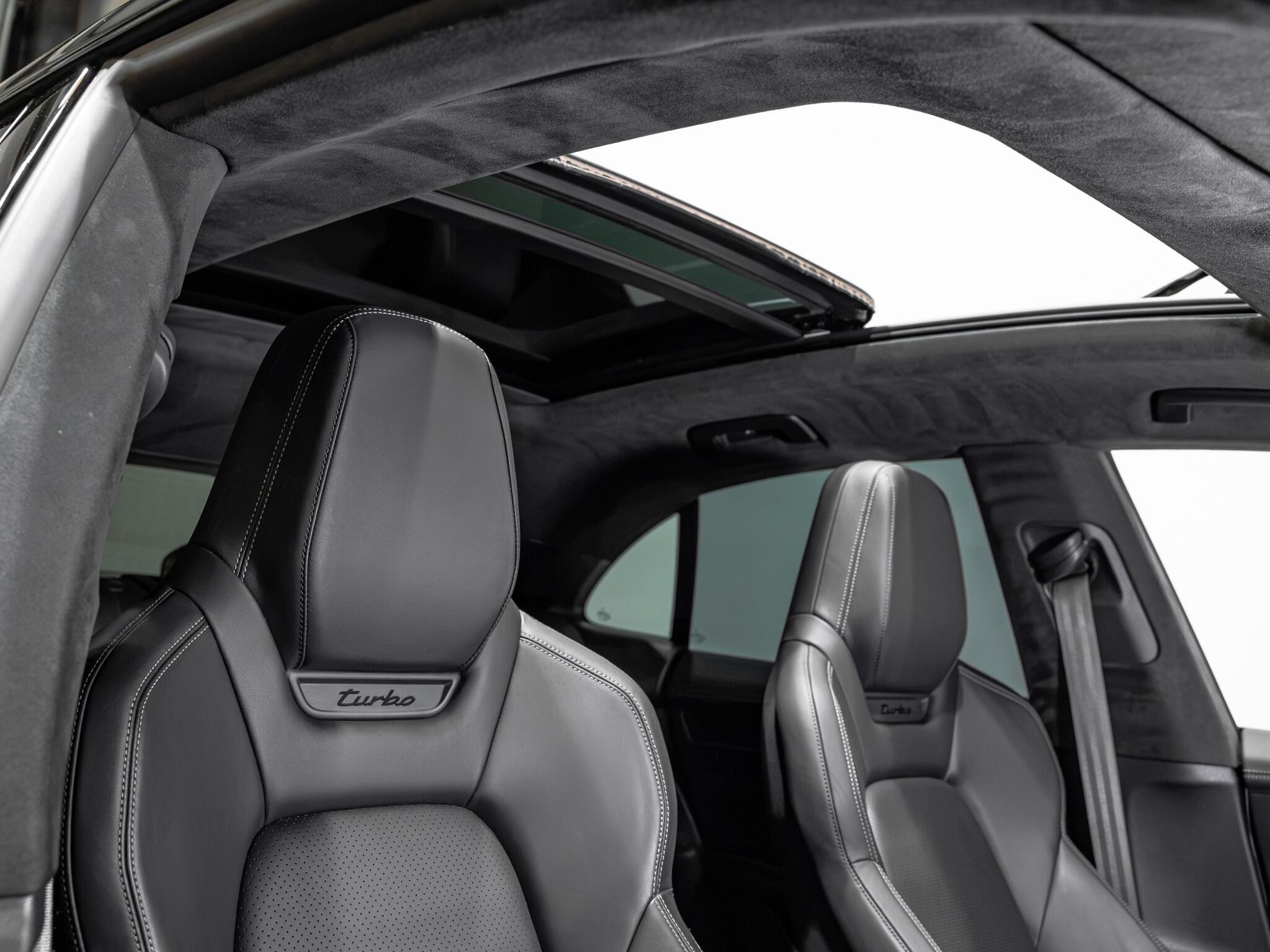 Porsche Macan view 24