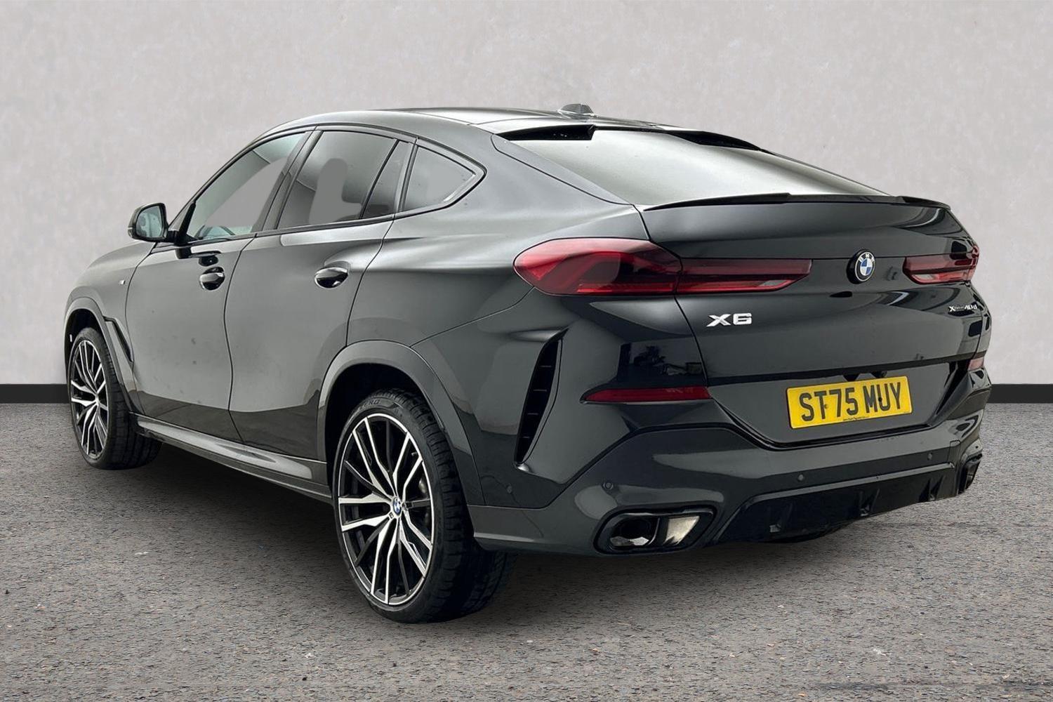BMW X6 view 2