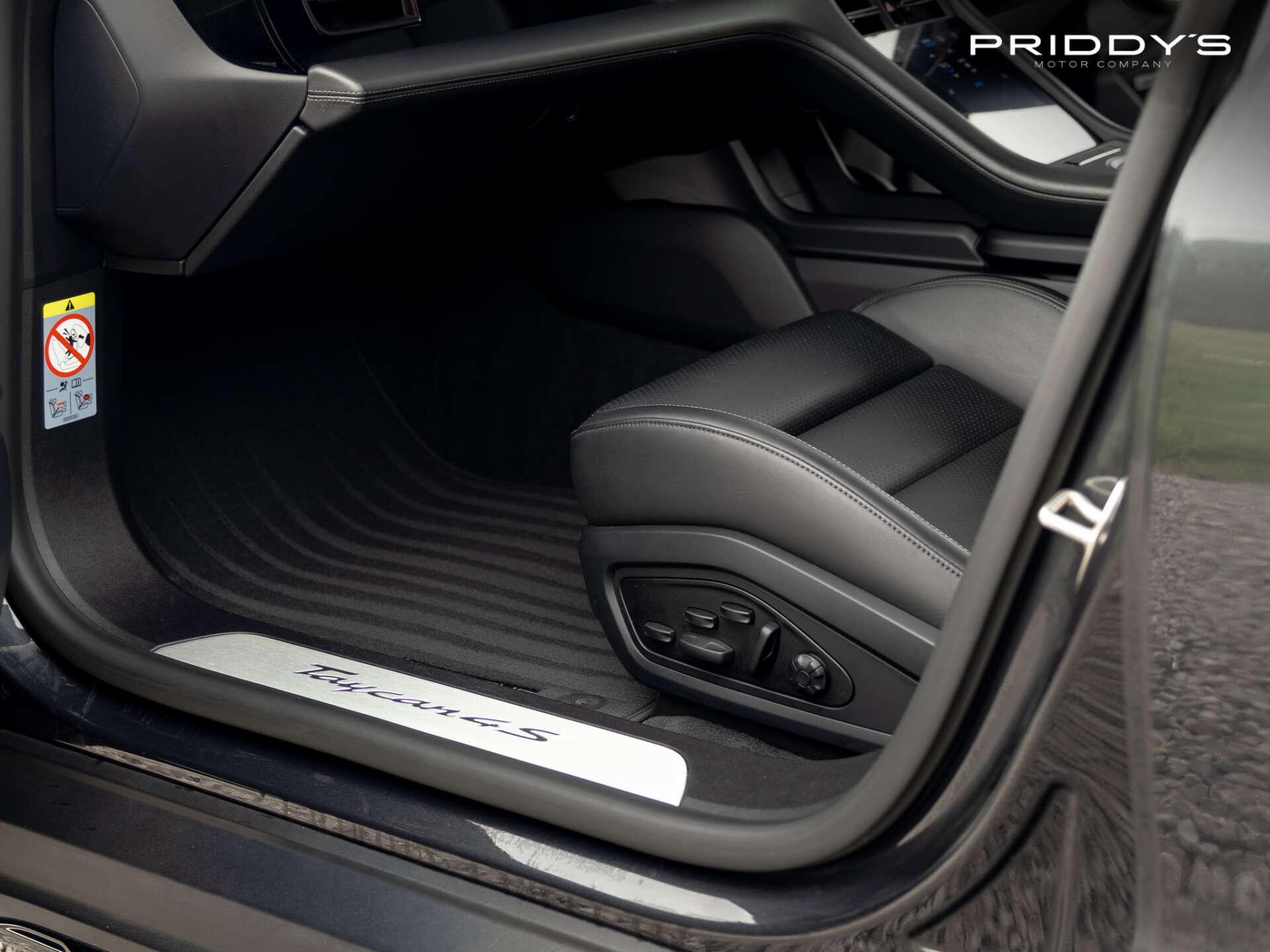 Porsche Taycan view 33