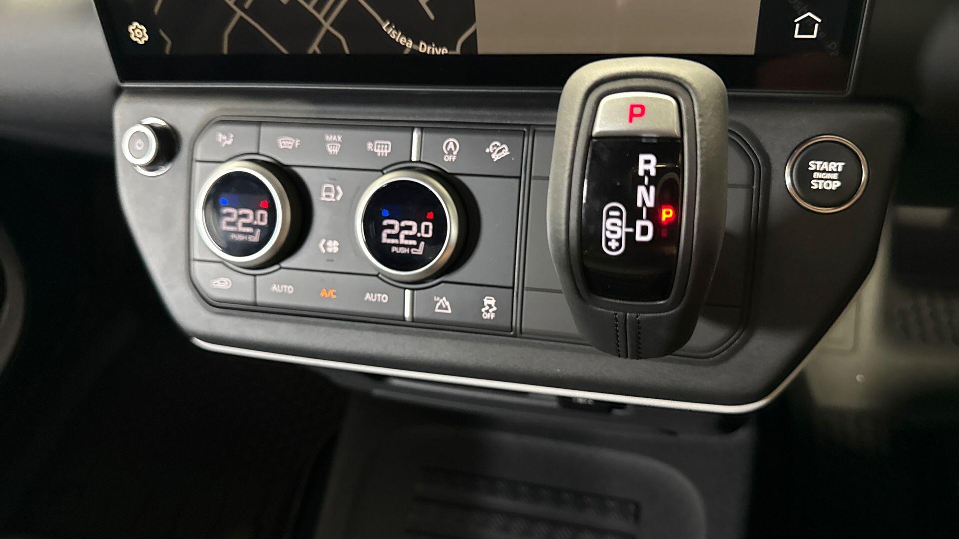 Land Rover Defender view 13