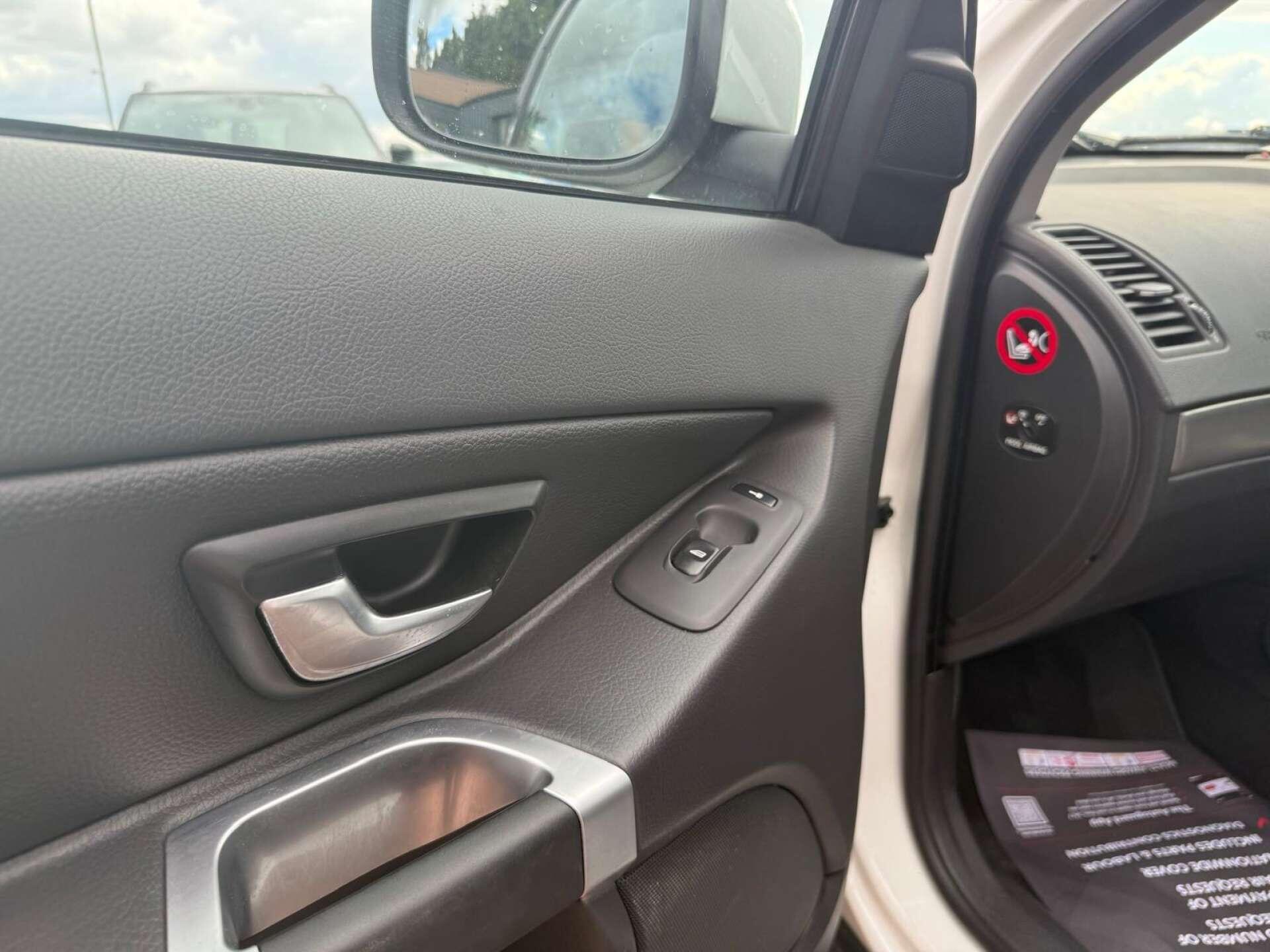 Volvo XC90 view 36