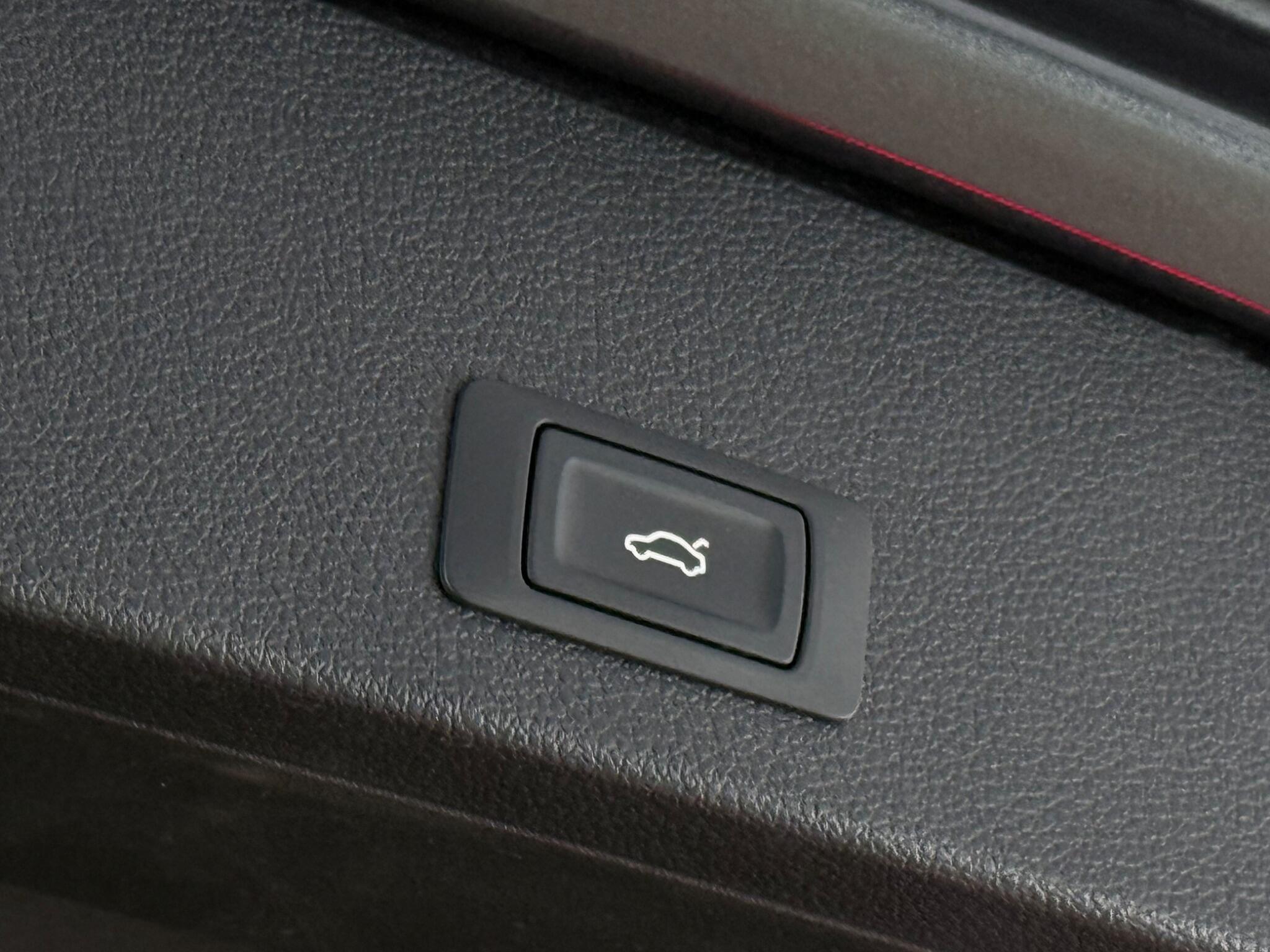 Audi Q2 view 10