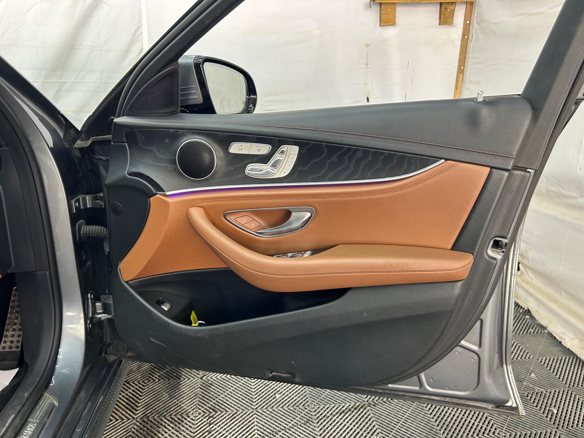 Mercedes-Benz E Class view 35