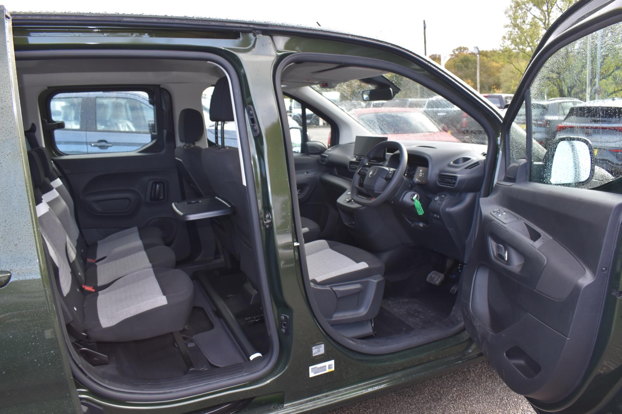 e-Berlingo - 52kWh PLUS XL Auto 5dr (7.4kW Charger) - Image 15