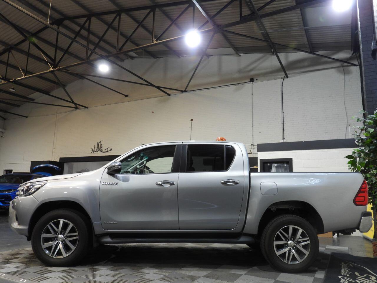 Toyota Hilux view 19