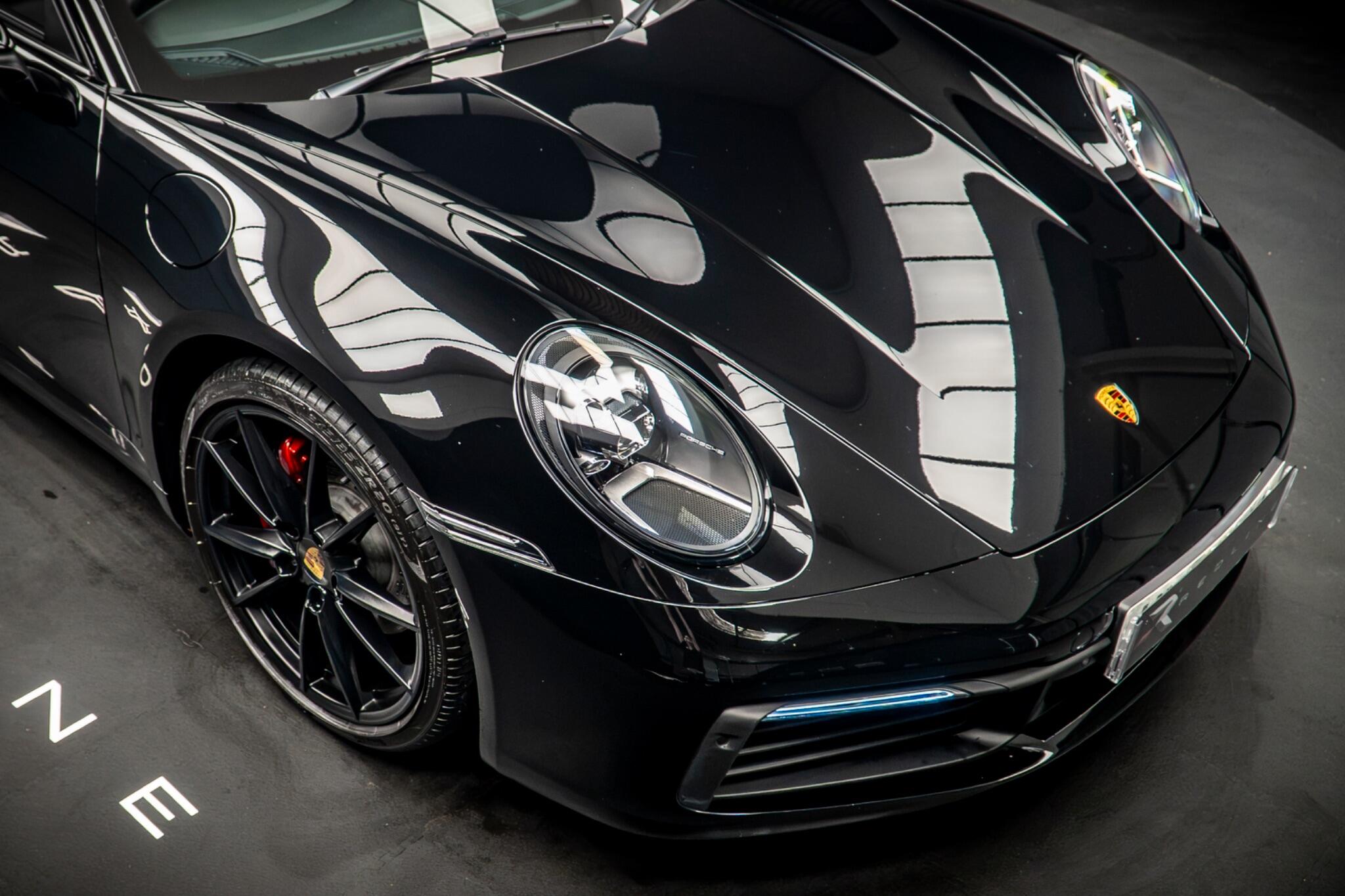 Porsche 911 view 11