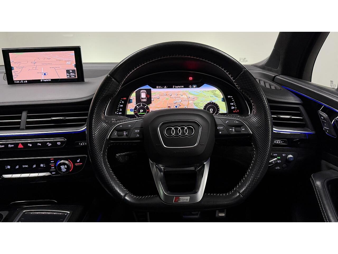 Audi Q7 view 25
