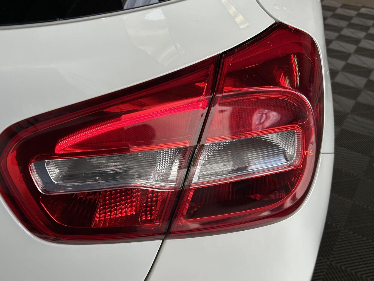 Mercedes-Benz Gla view 17