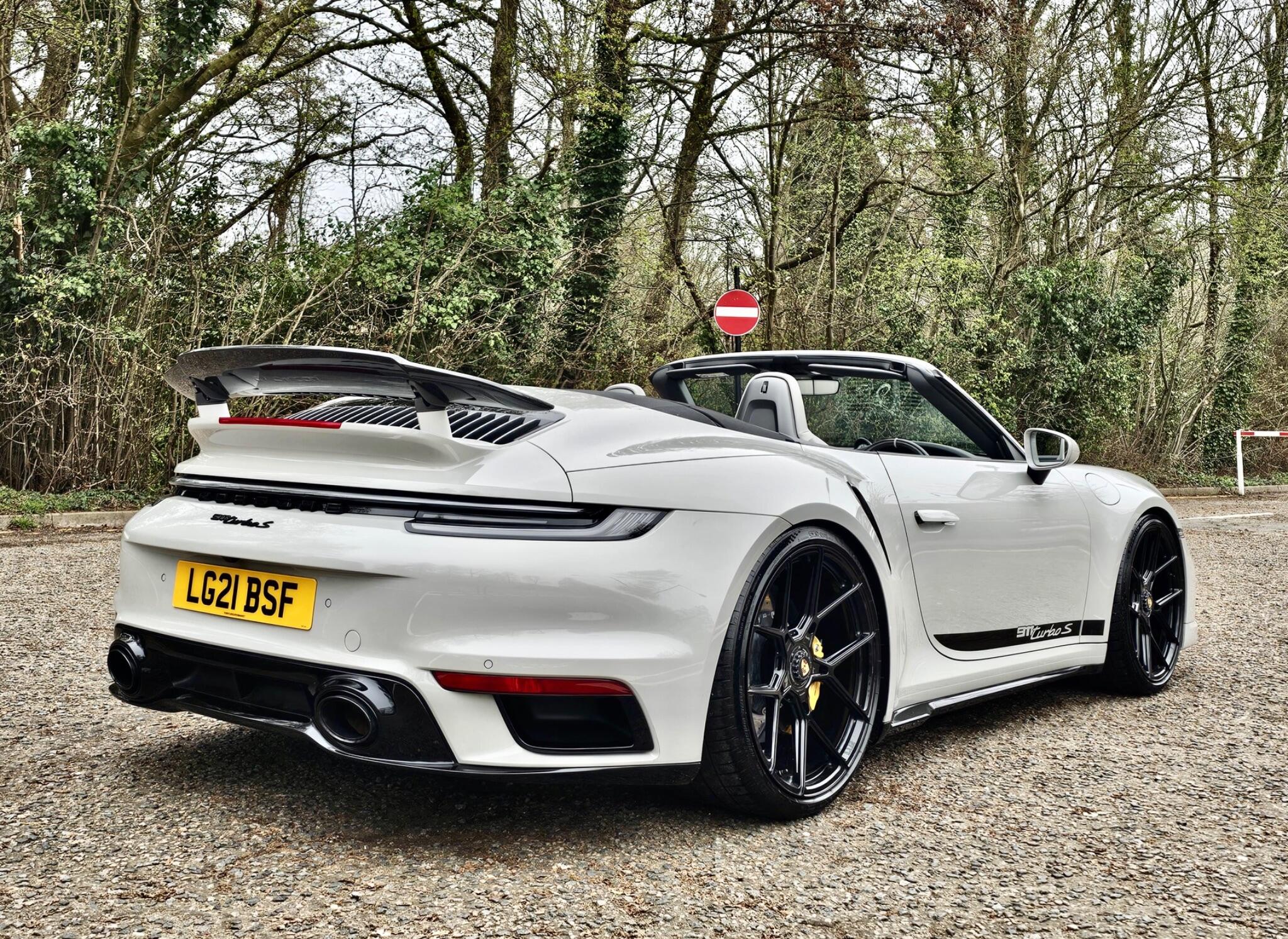 Porsche 911 view 9