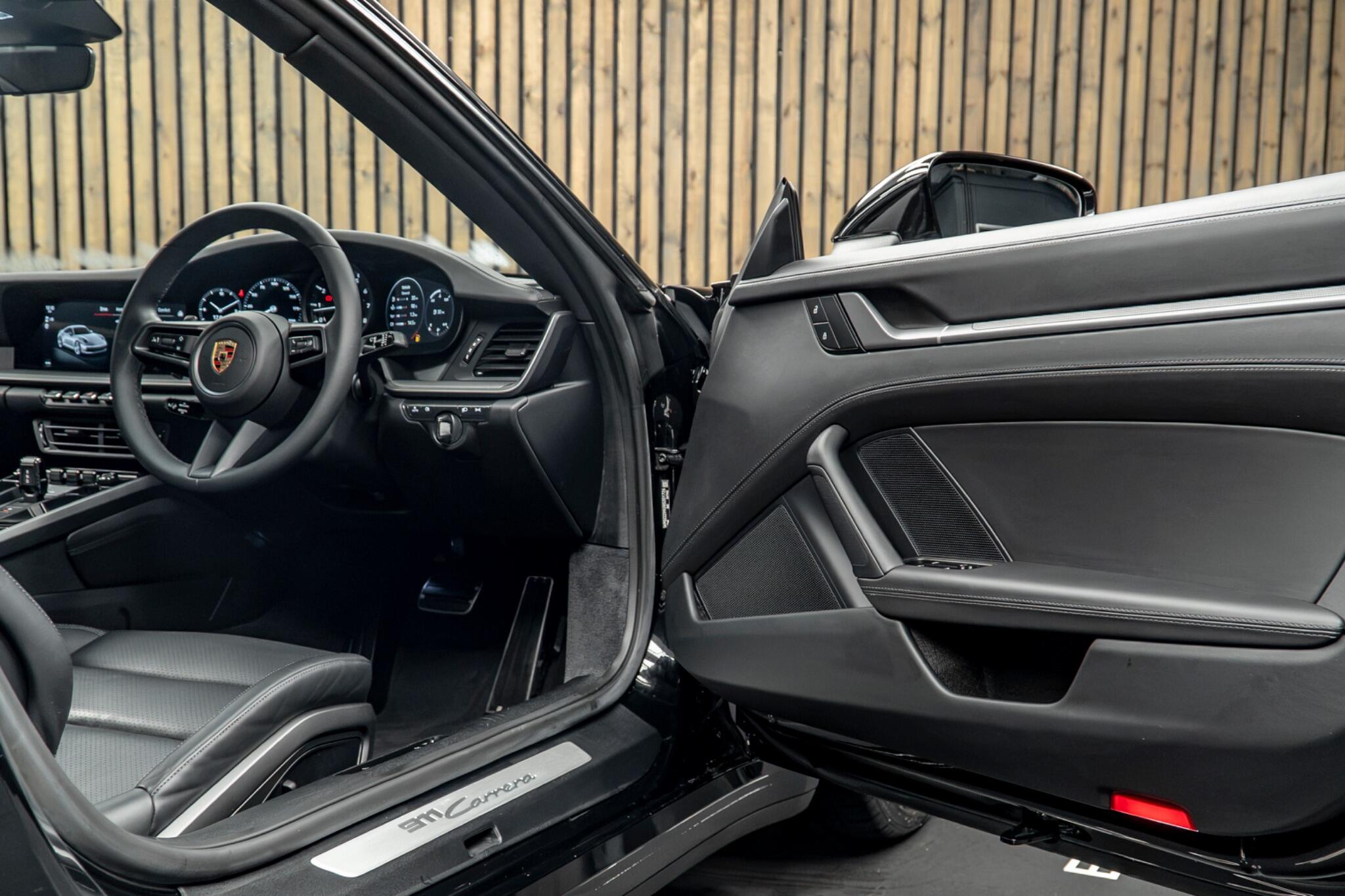 Porsche 911 view 31