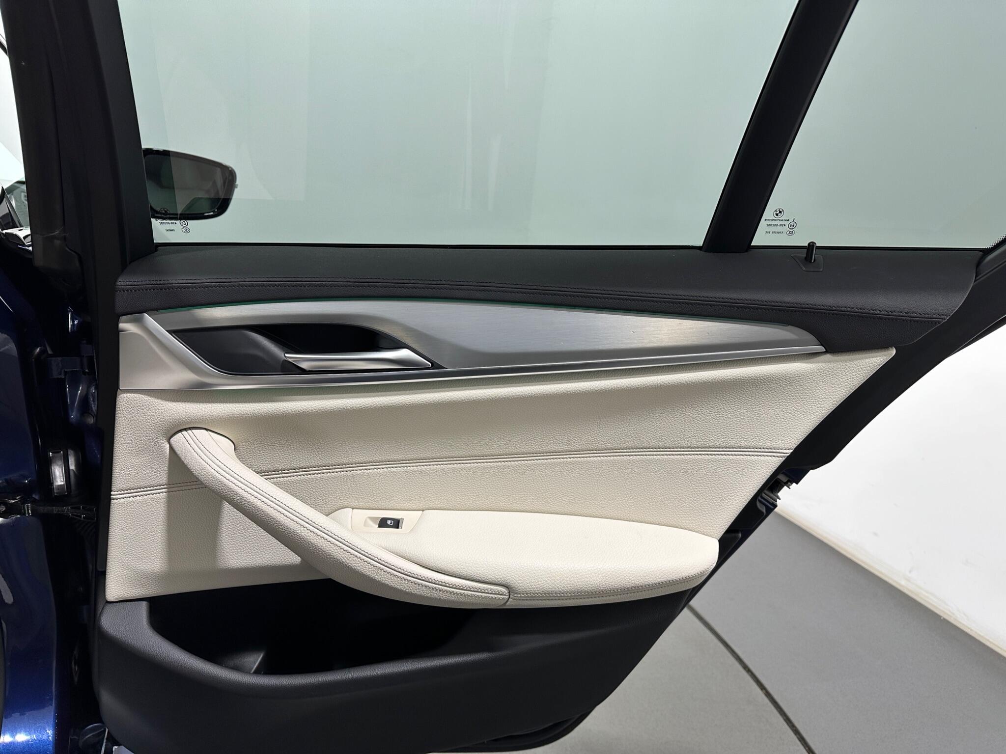 BMW 5 Series view 44