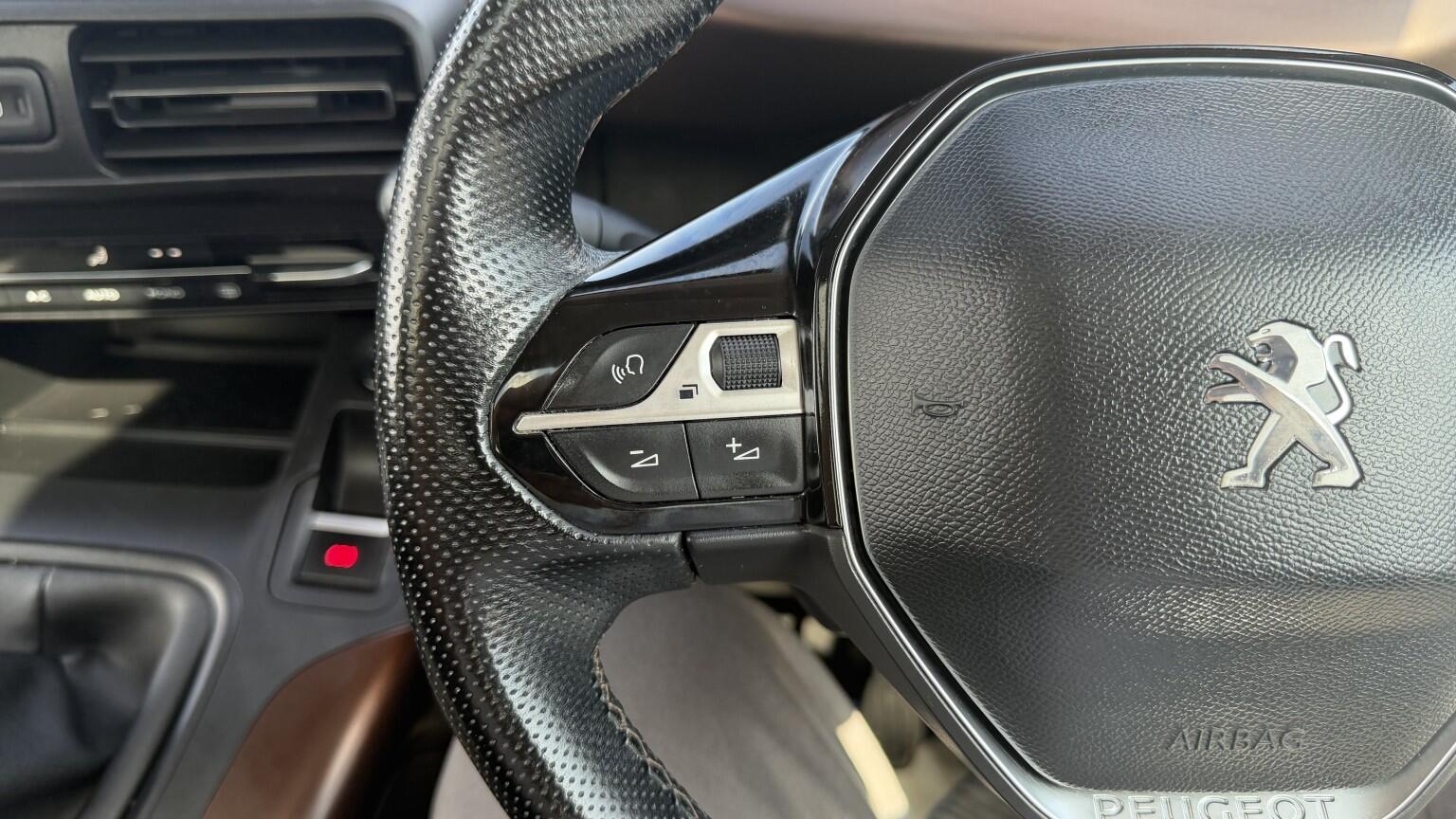 Peugeot Rifter view 22
