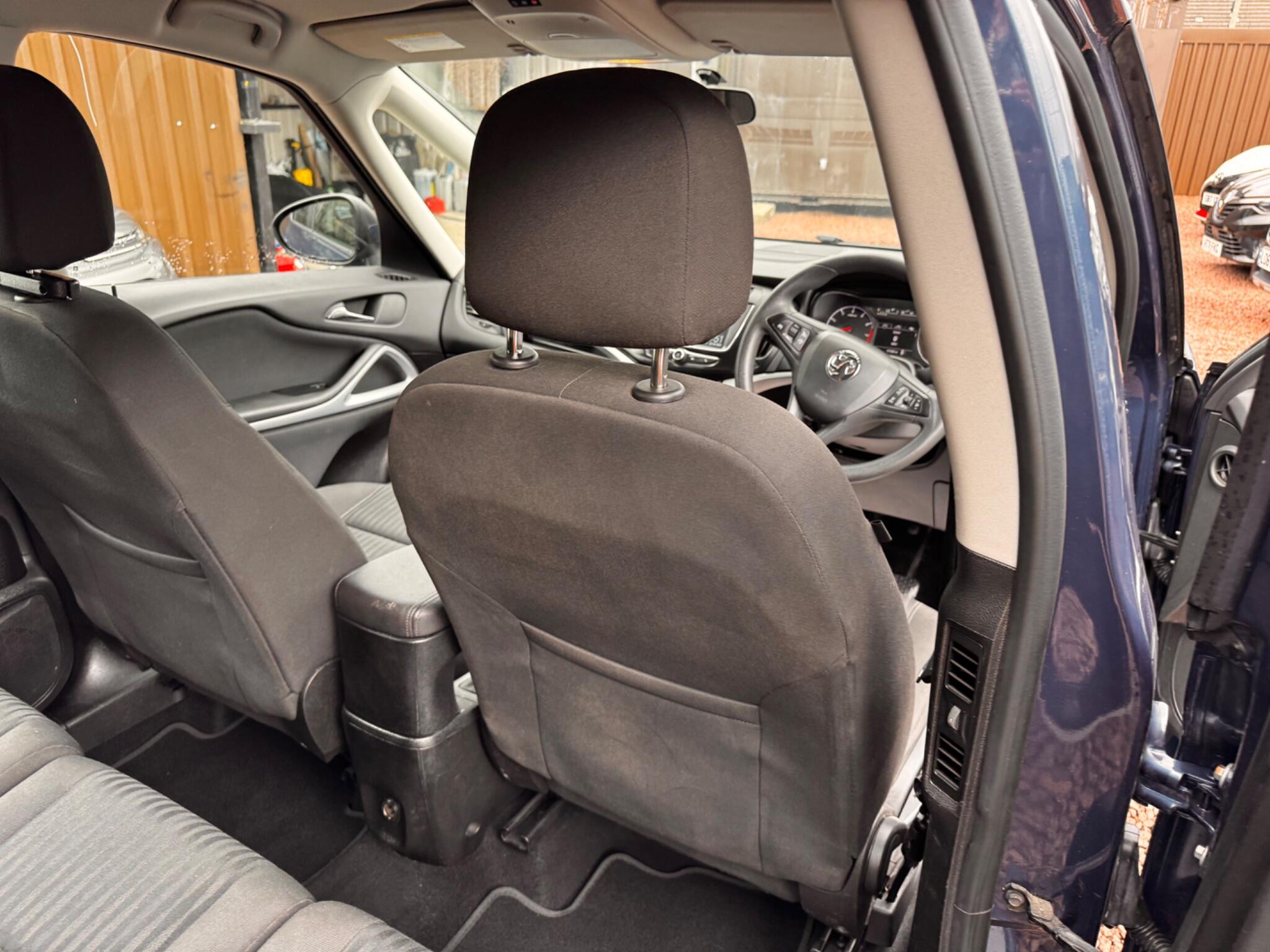 Vauxhall Zafira Tourer view 37