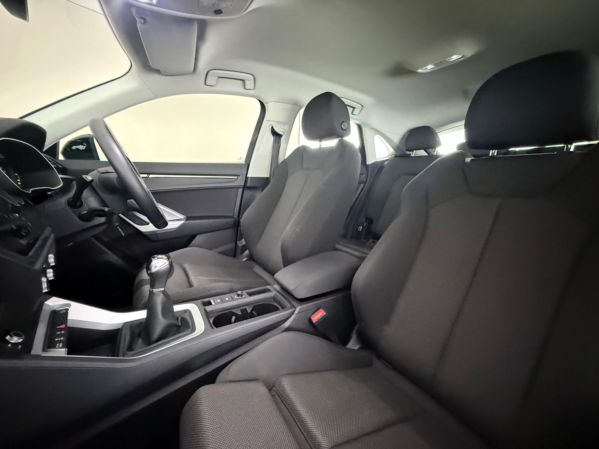 Audi Q3 view 27