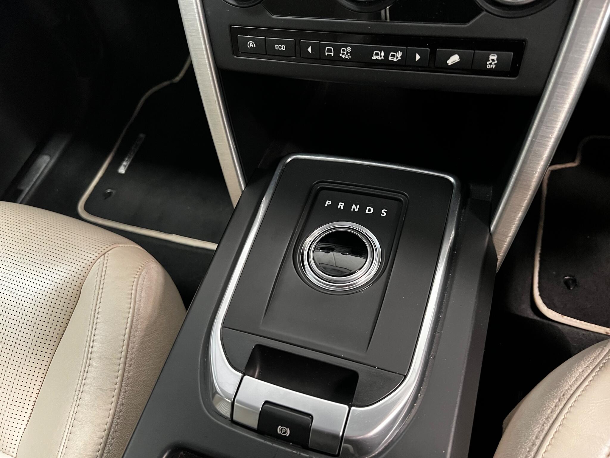 Land Rover Discovery Sport view 33