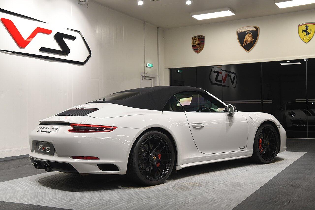 Porsche 911 view 48