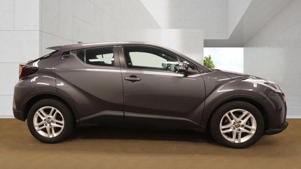 Toyota C-HR view 8