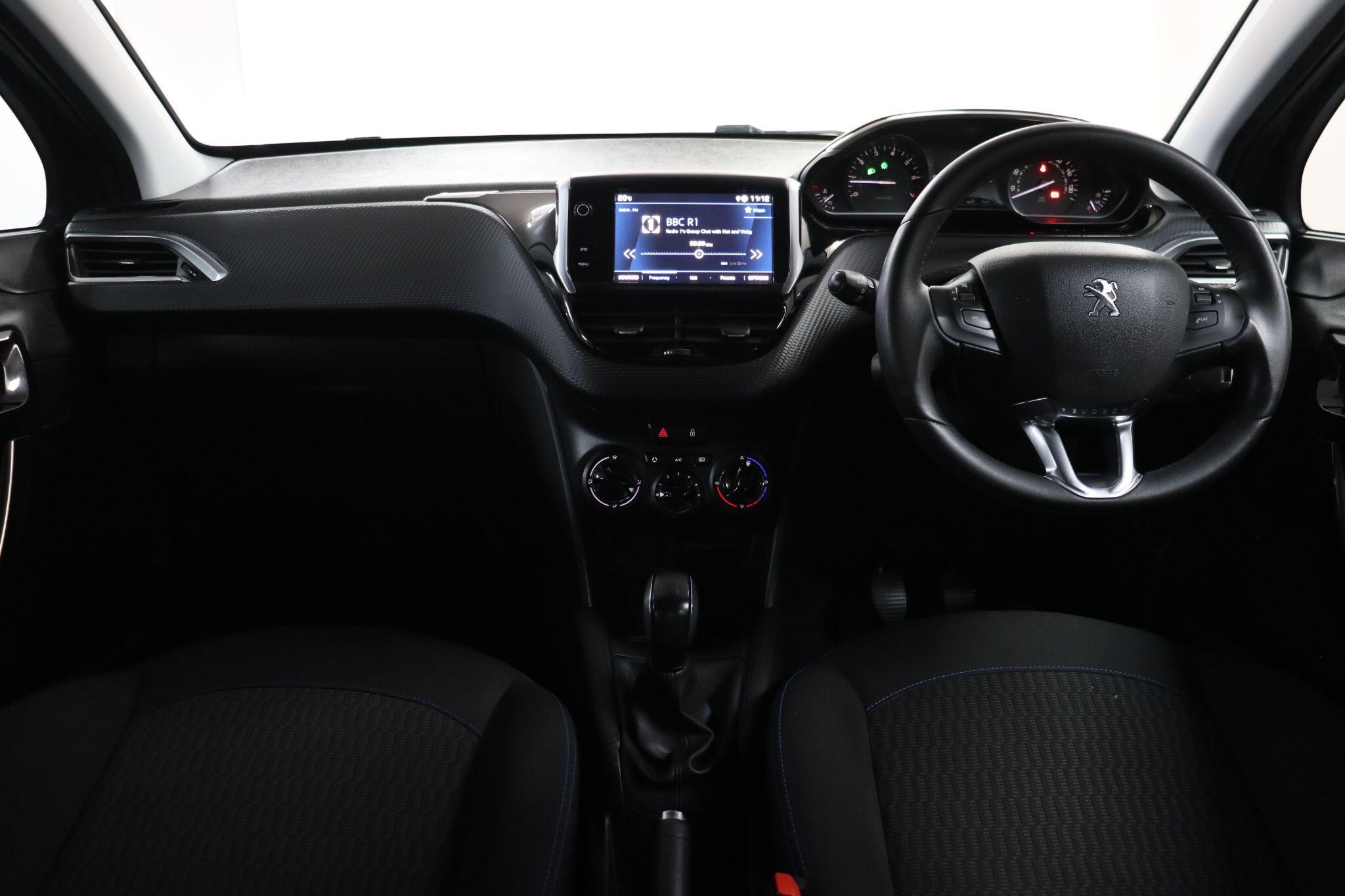 Peugeot 208 view 40