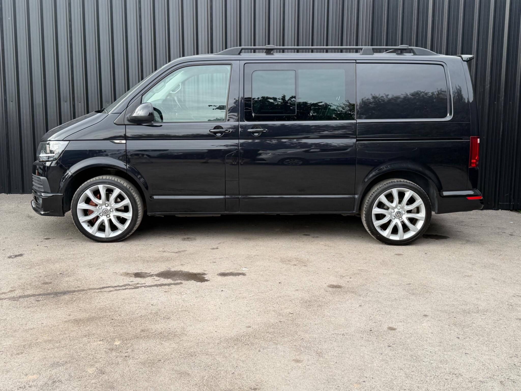 Volkswagen Transporter view 12