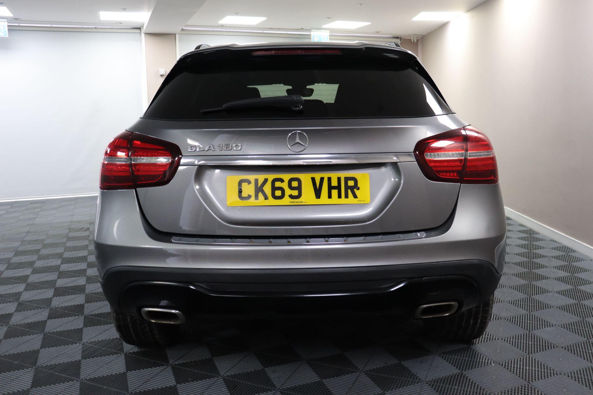 Mercedes-Benz Gla view 8