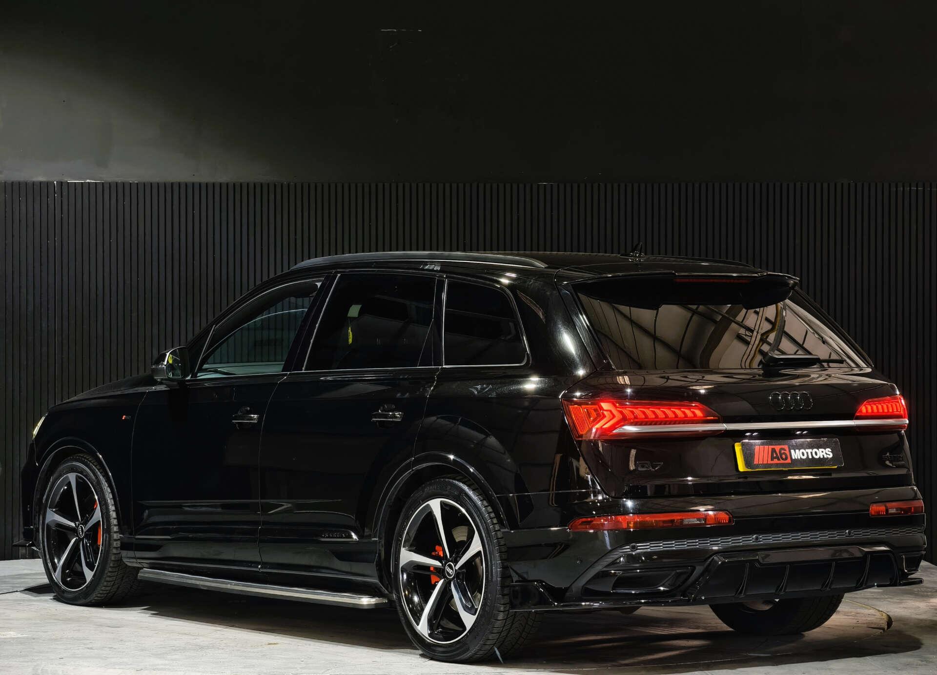 Audi Q7 view 13