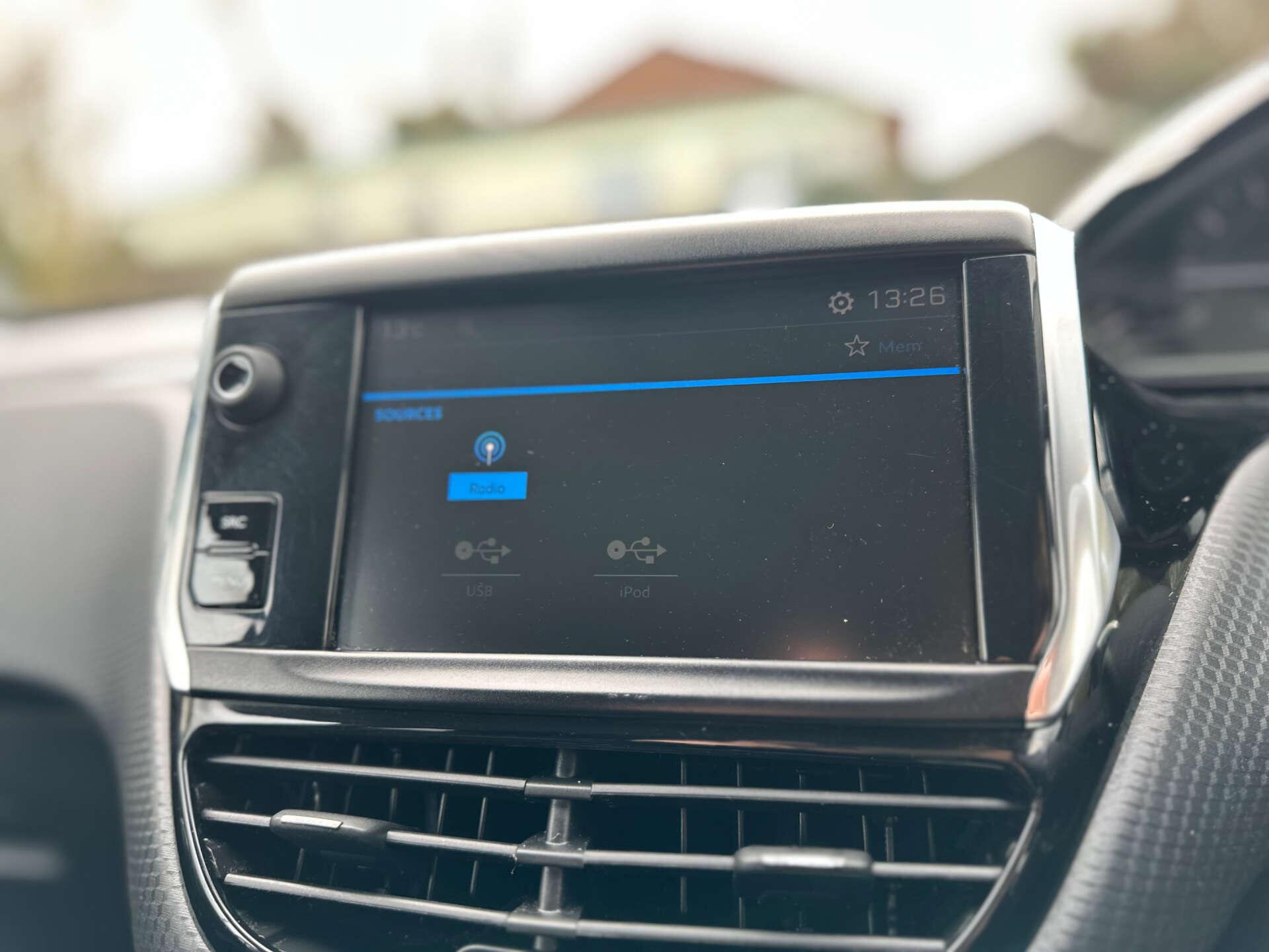 Peugeot 208 view 19