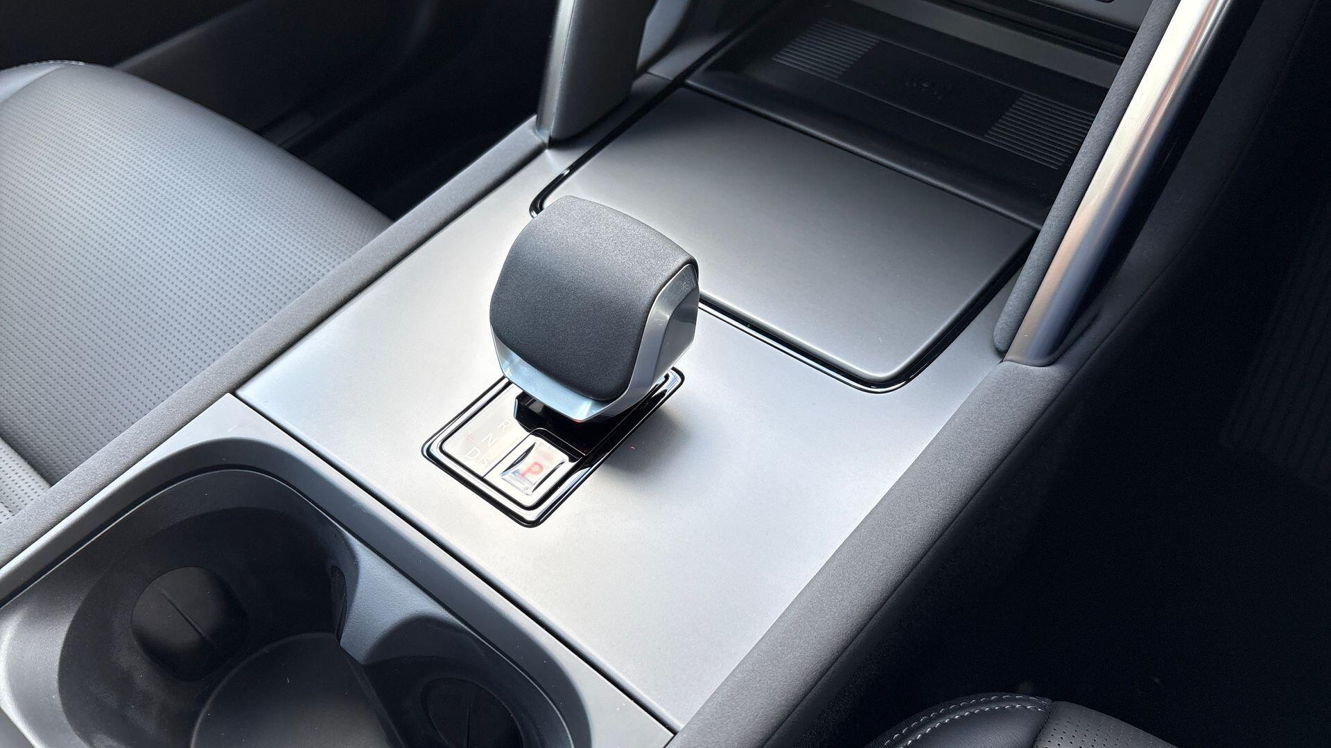 Land Rover Discovery Sport view 13