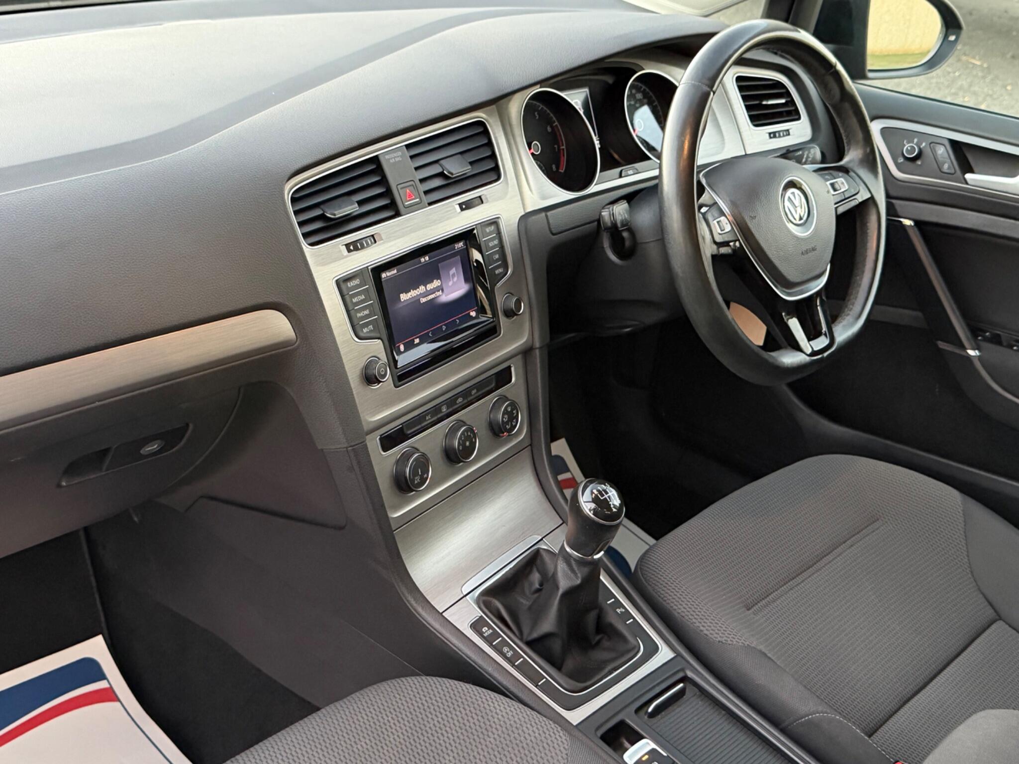 Volkswagen Golf view 3
