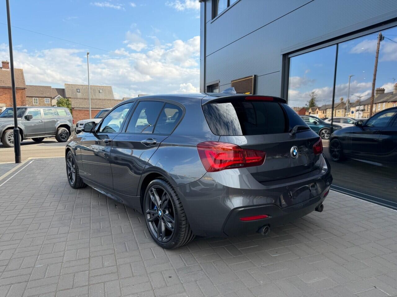 BMW 1 Series view 5