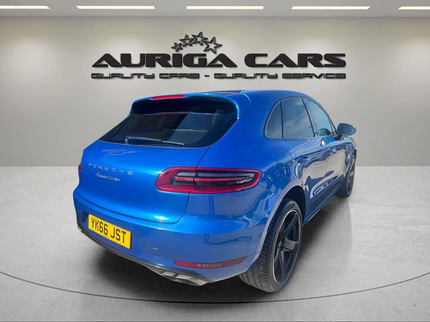 Porsche Macan view 11