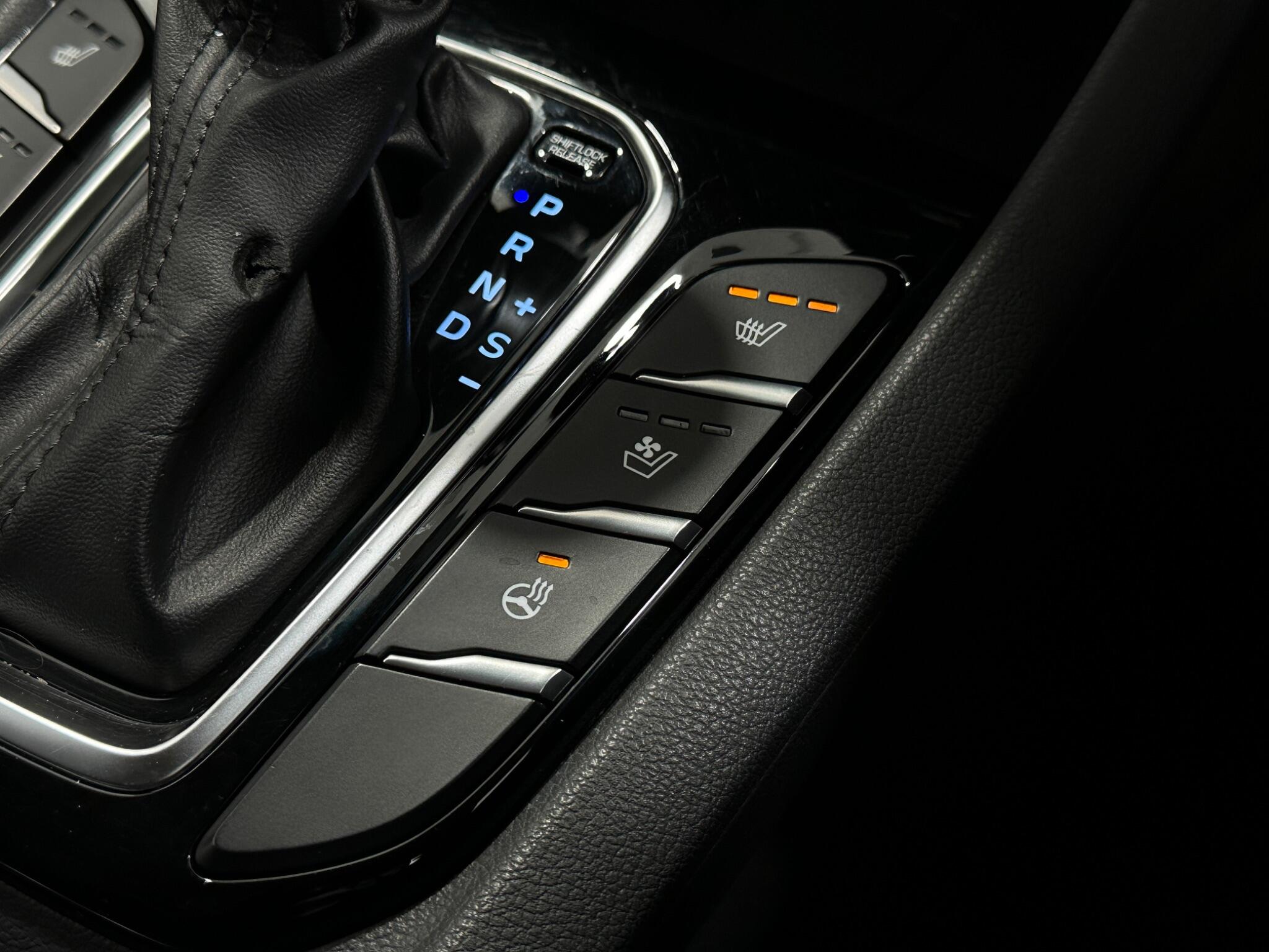 Hyundai IONIQ view 21
