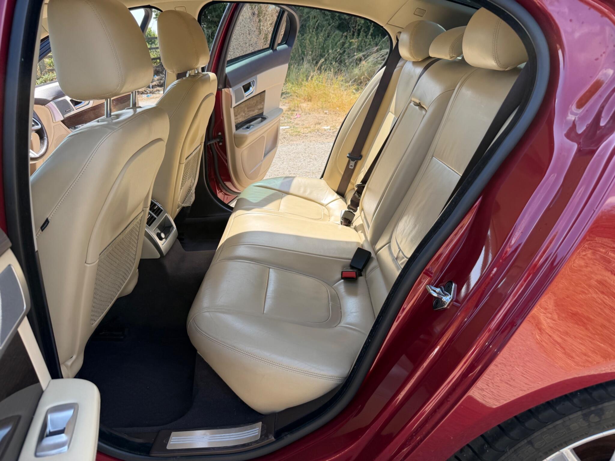 Jaguar XF view 47
