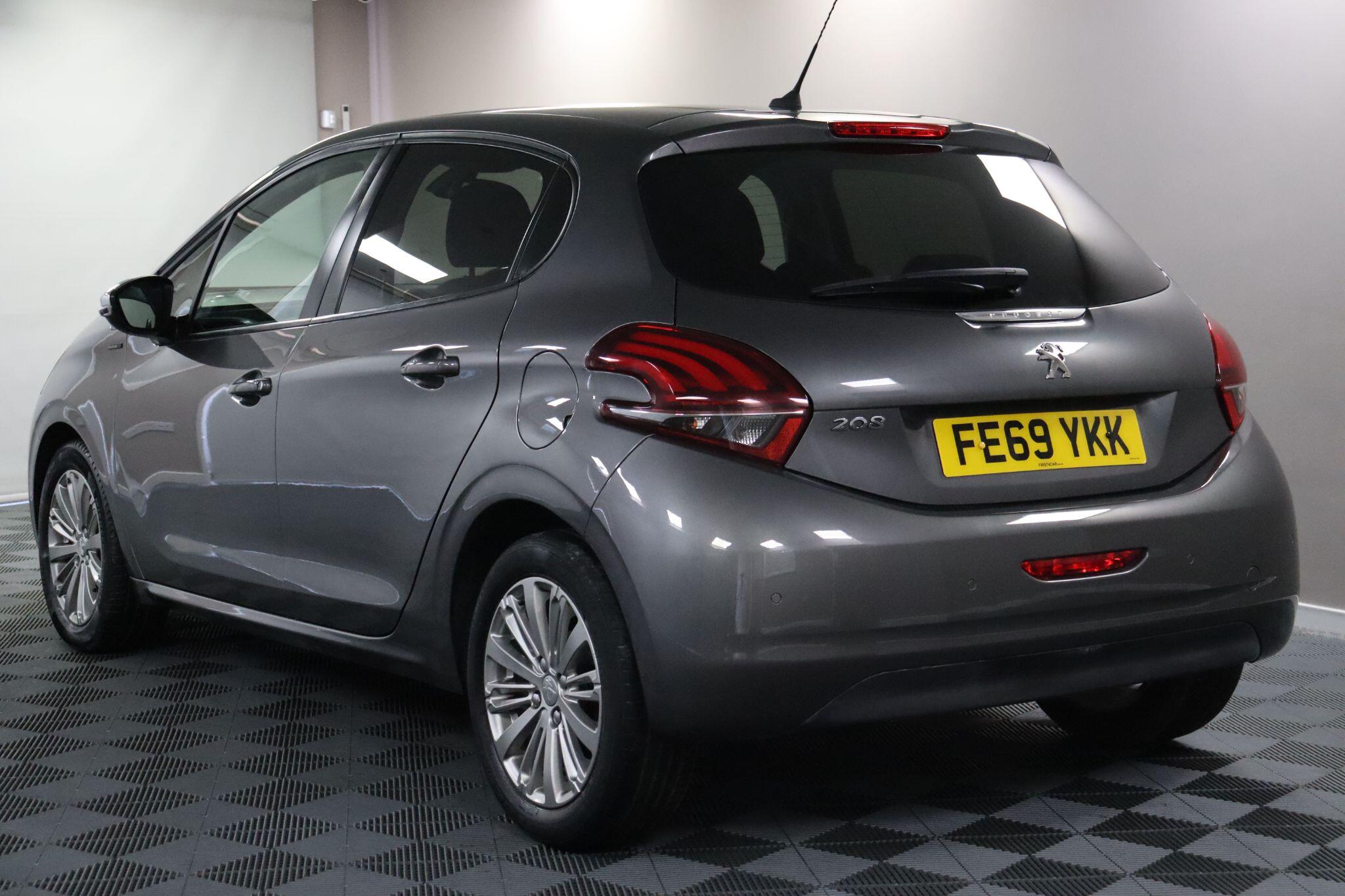 Peugeot 208 view 10