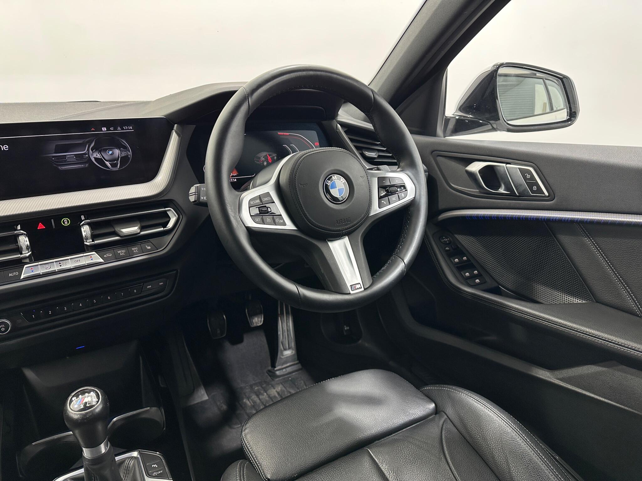 BMW 1 Series view 12