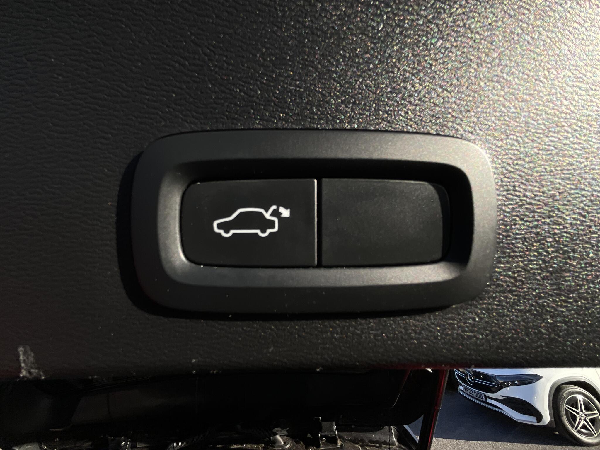Volvo XC40 view 34