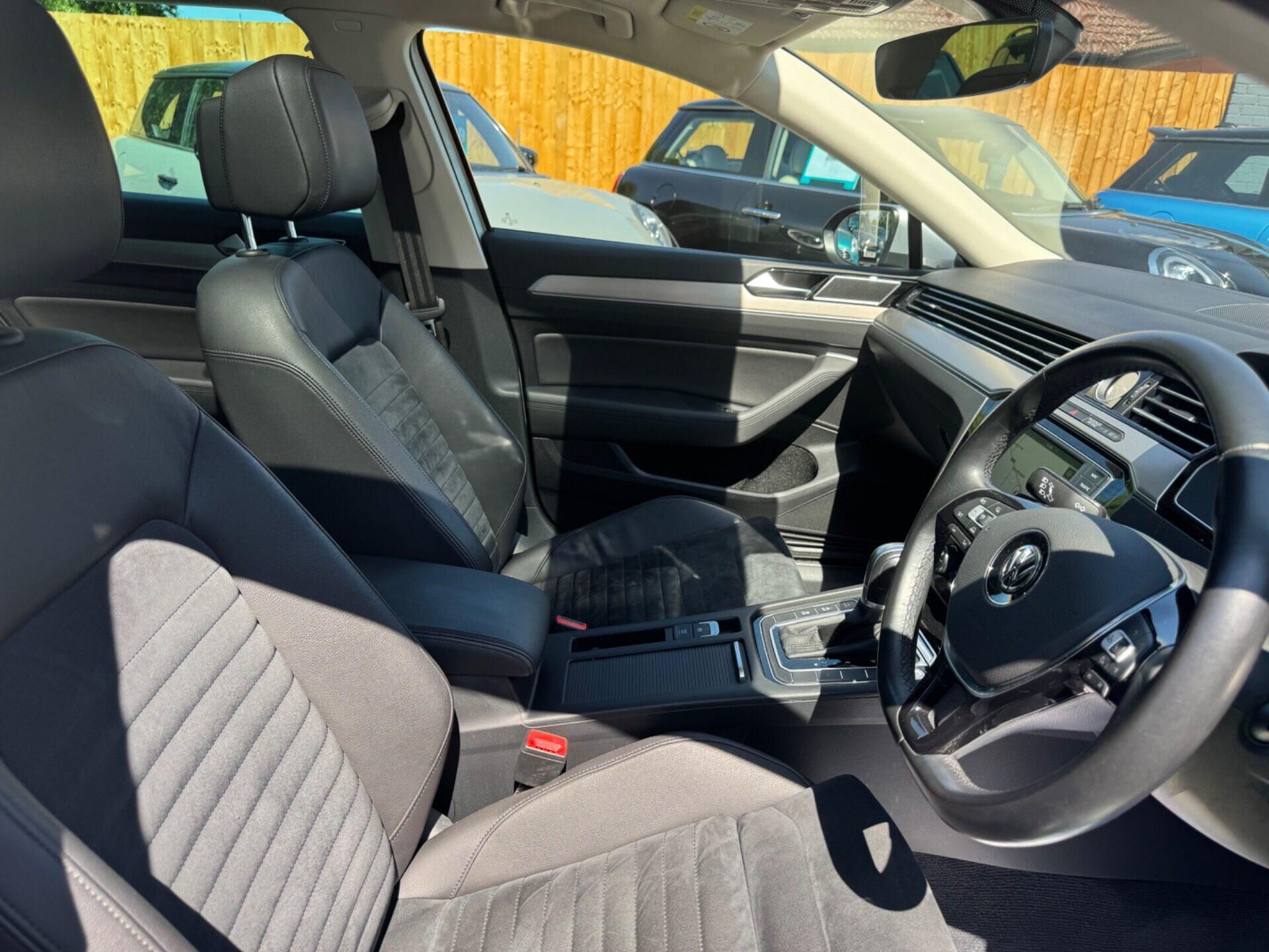 Volkswagen Passat view 34
