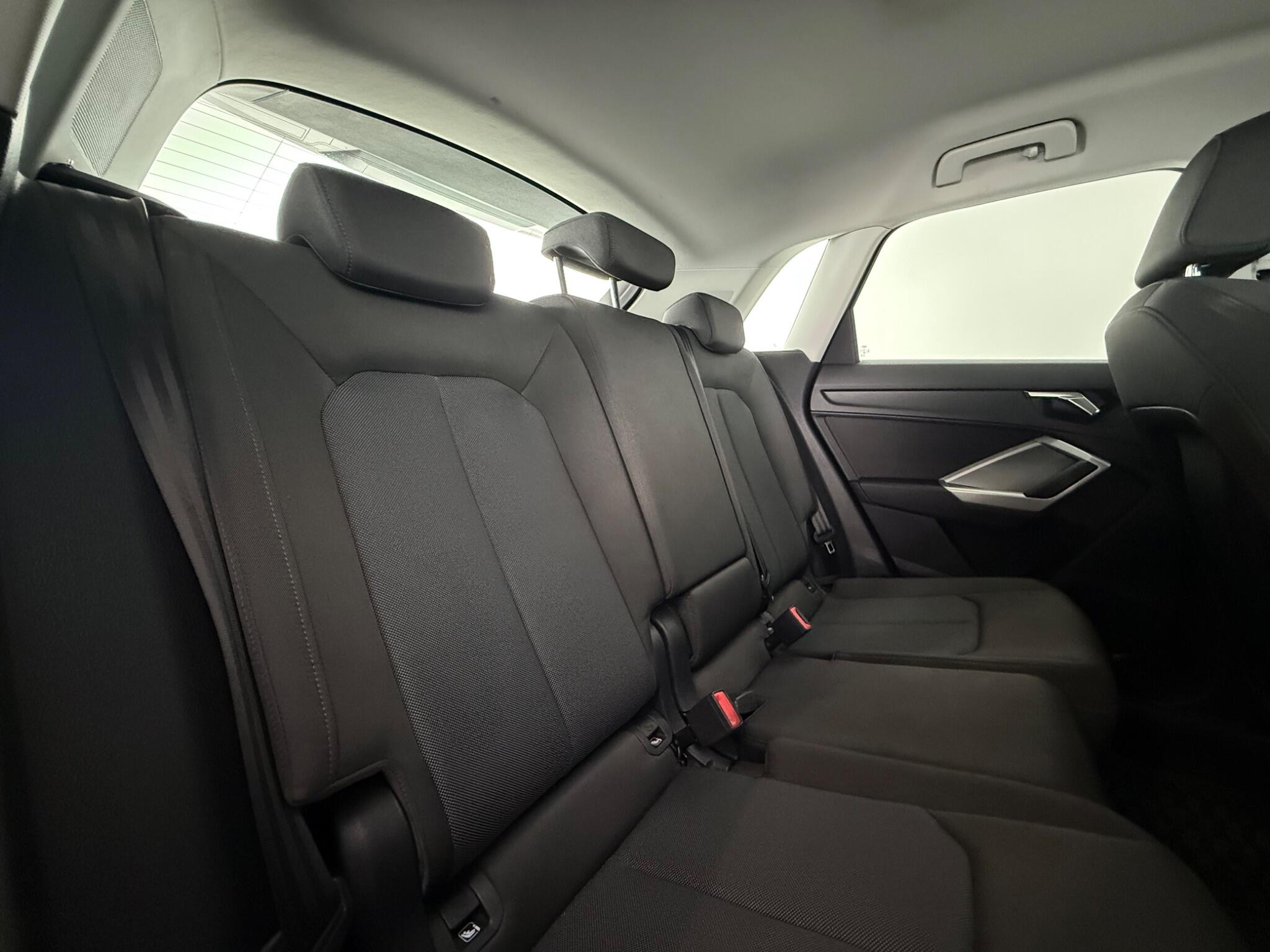 Audi Q3 view 28